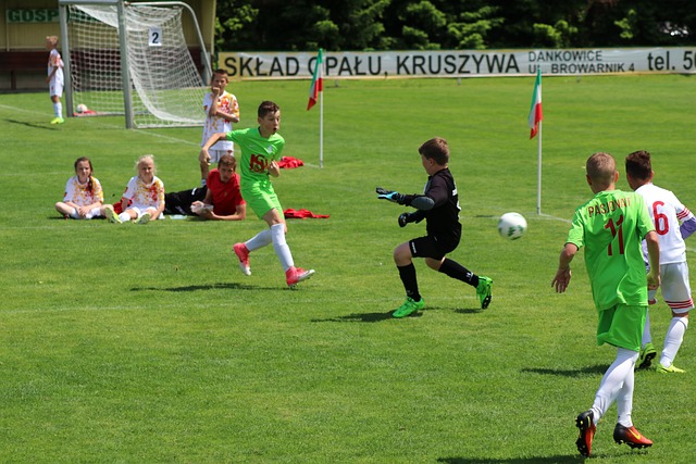 争议! 曼联绝杀球 马奎尔明显处在越位位置.